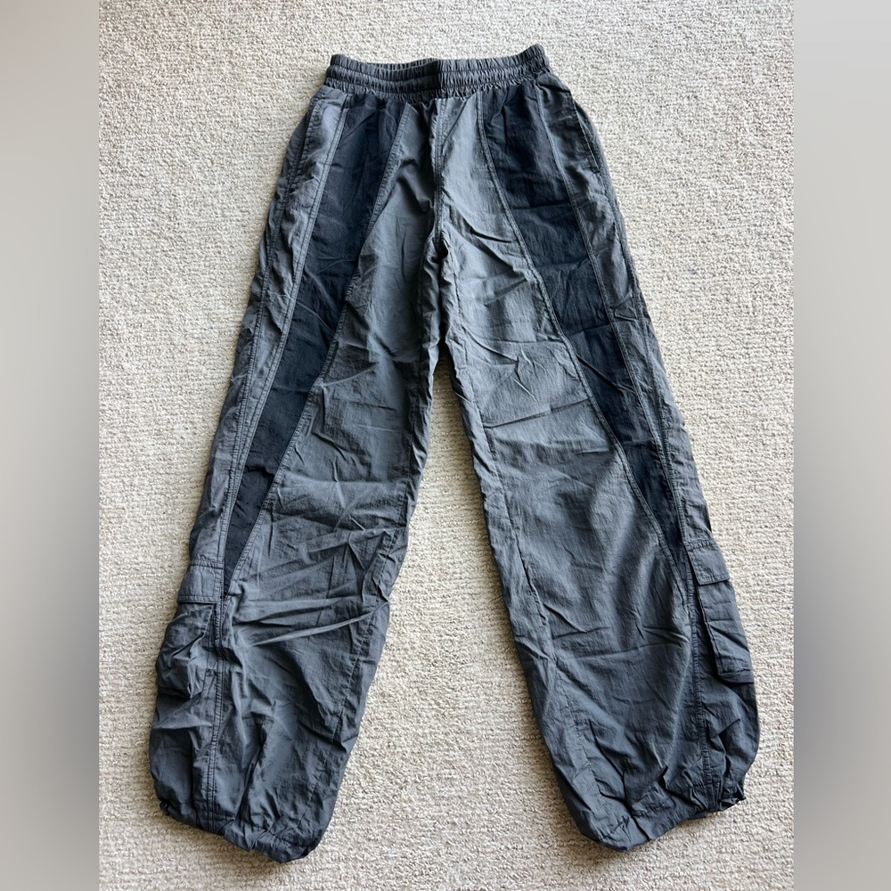 Garage Wide-Leg Cargo Pants Women’s